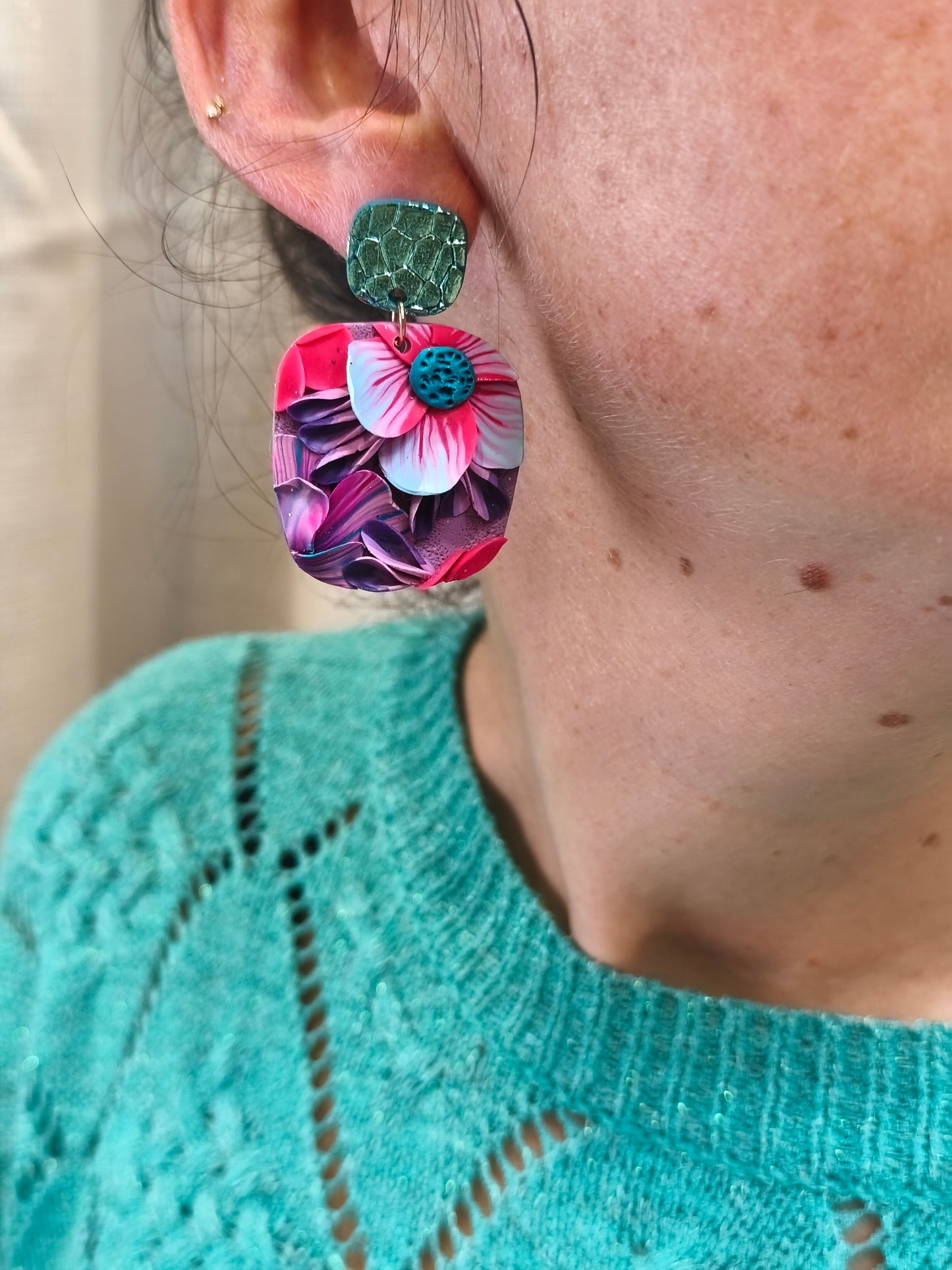 15- boucles d'oreilles jardin fleuri mauve carré