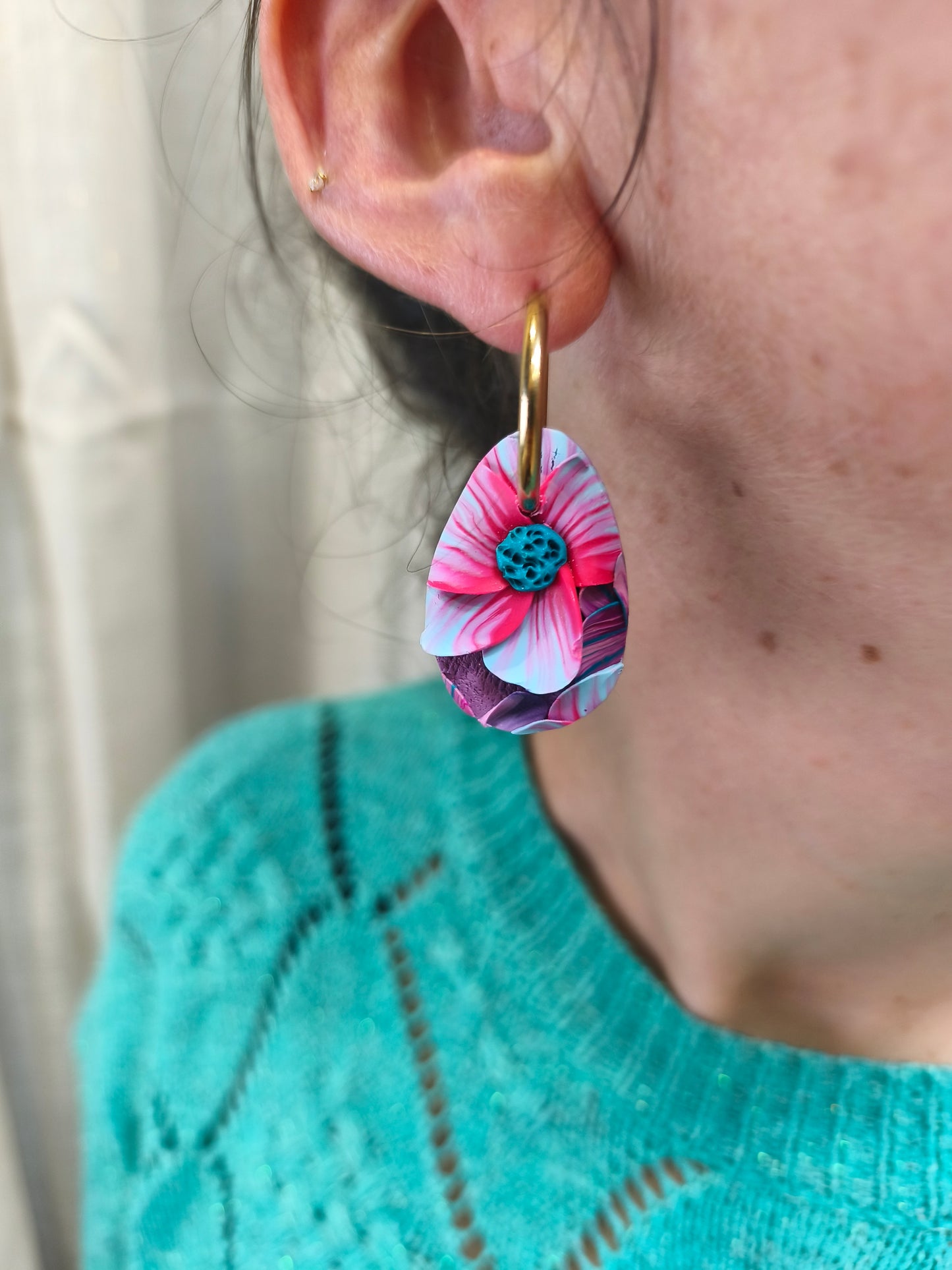 16- boucles d'oreilles jardin fleuri mauve créole ovale
