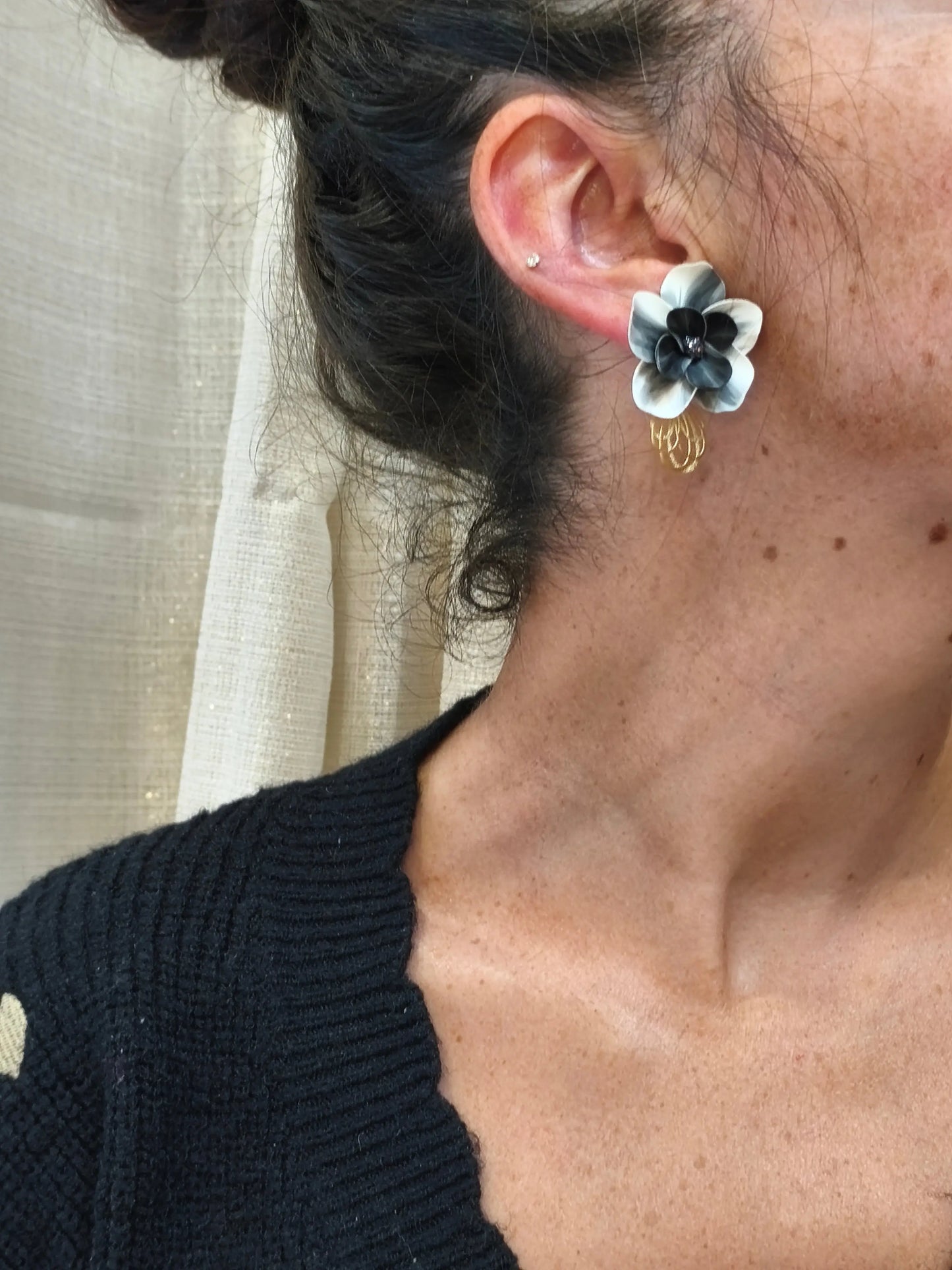 30- puce noire et blanche Pistil Art