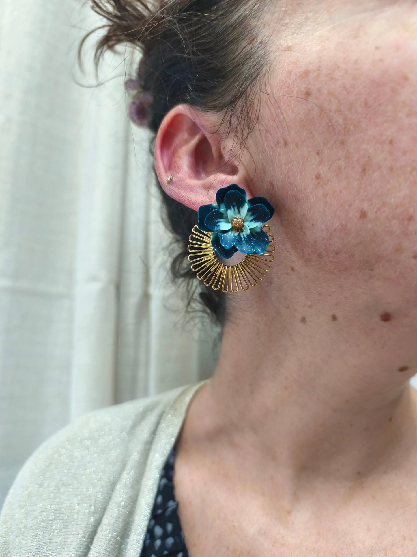 36- Puce fleur Pistil Art