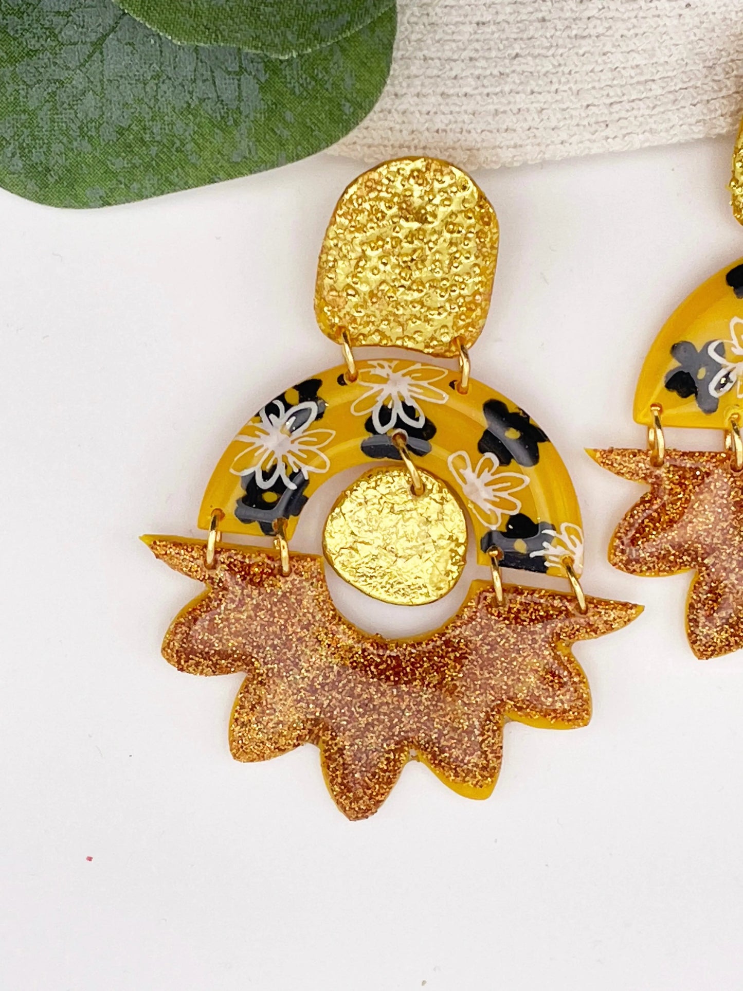 Golden Bloom – L’éclat d’un jardin ensoleillé Pistil Art