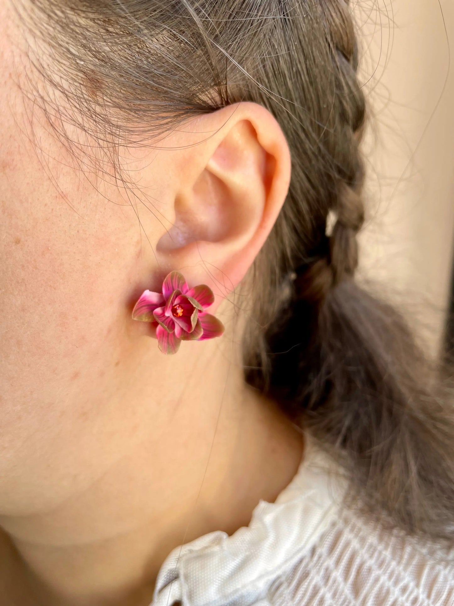 Boucles d’oreilles fleur – Rose et doré ; cœur strass rose Pistil Art