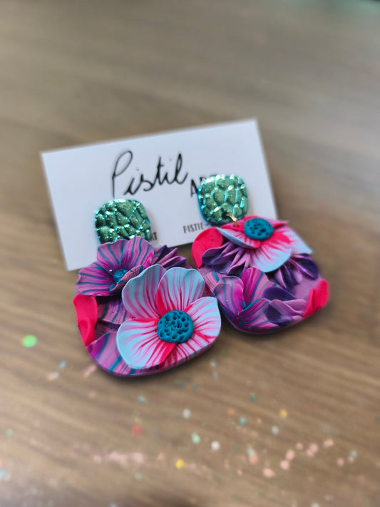15- boucles d'oreilles jardin fleuri mauve carré