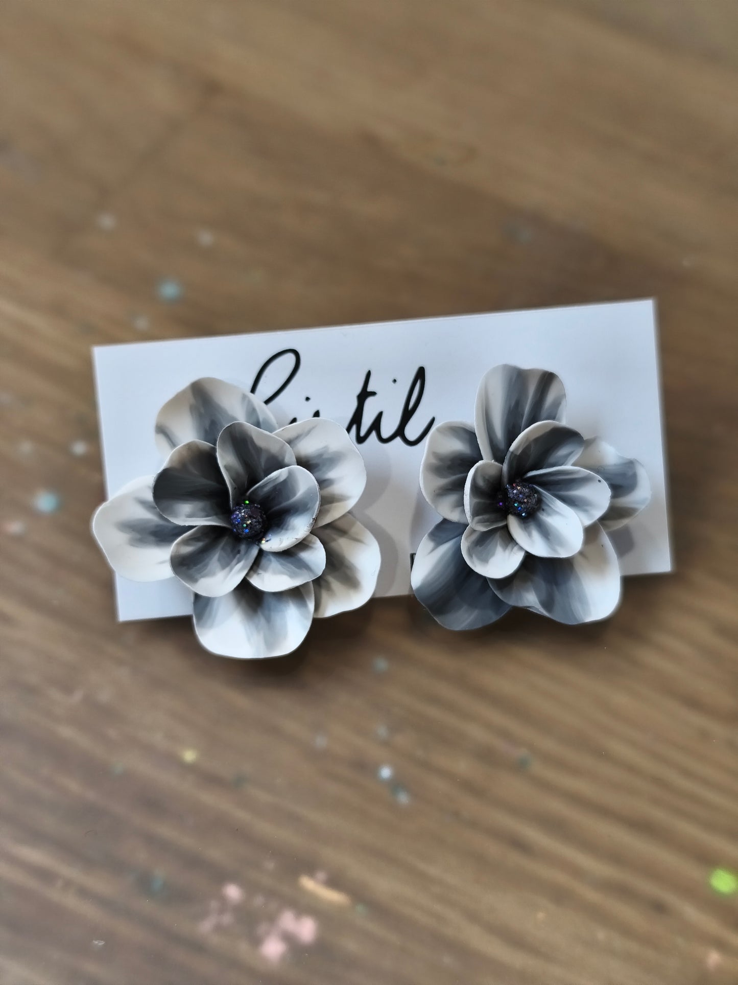 29- pétale nocturne puce noire et blanche