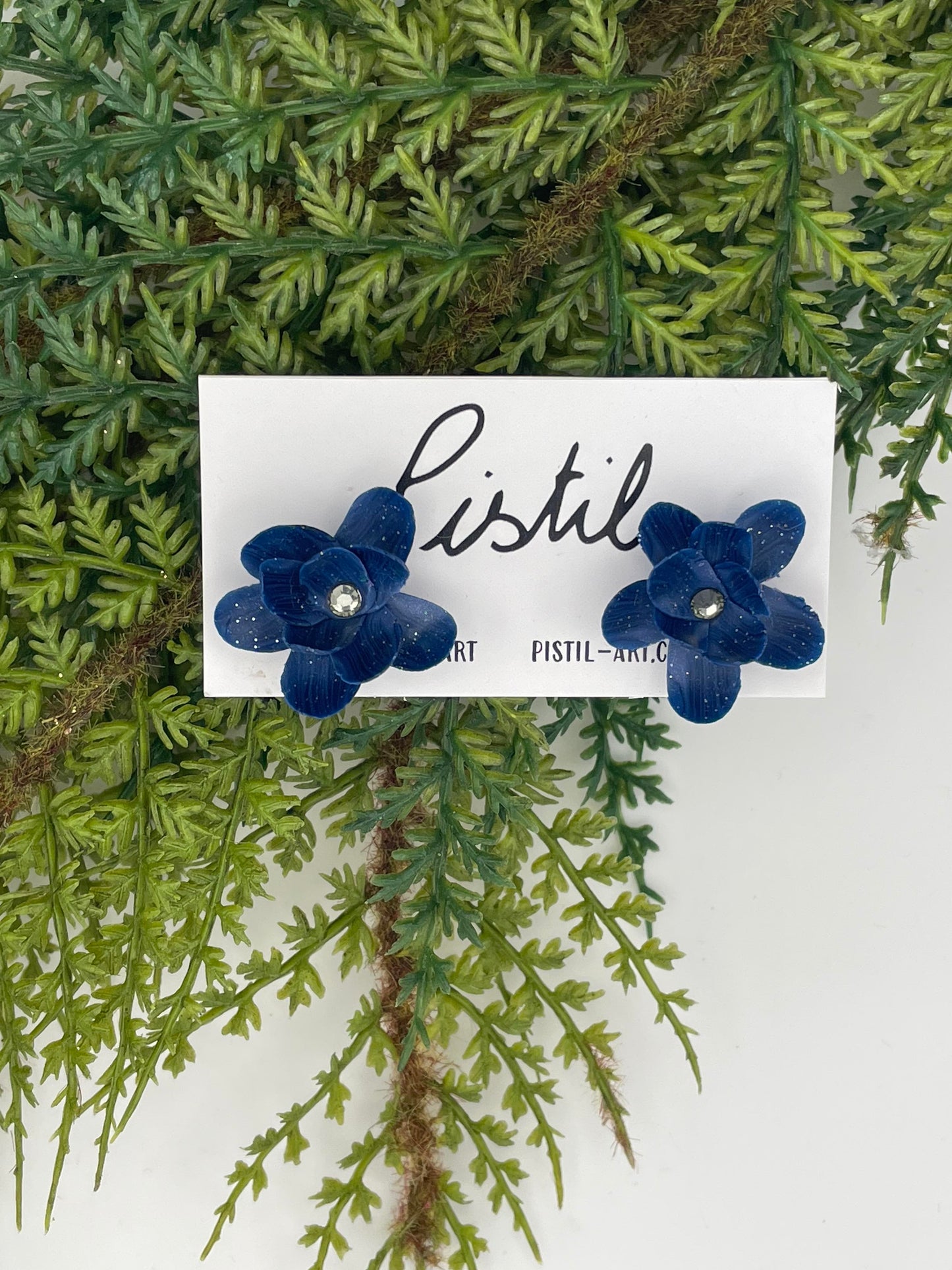 Boucles d’oreilles fleur – Bleu pailleté ; cœur strass argenté