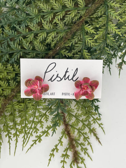 Boucles d’oreilles fleur – Rose et doré ; cœur strass rose Pistil Art